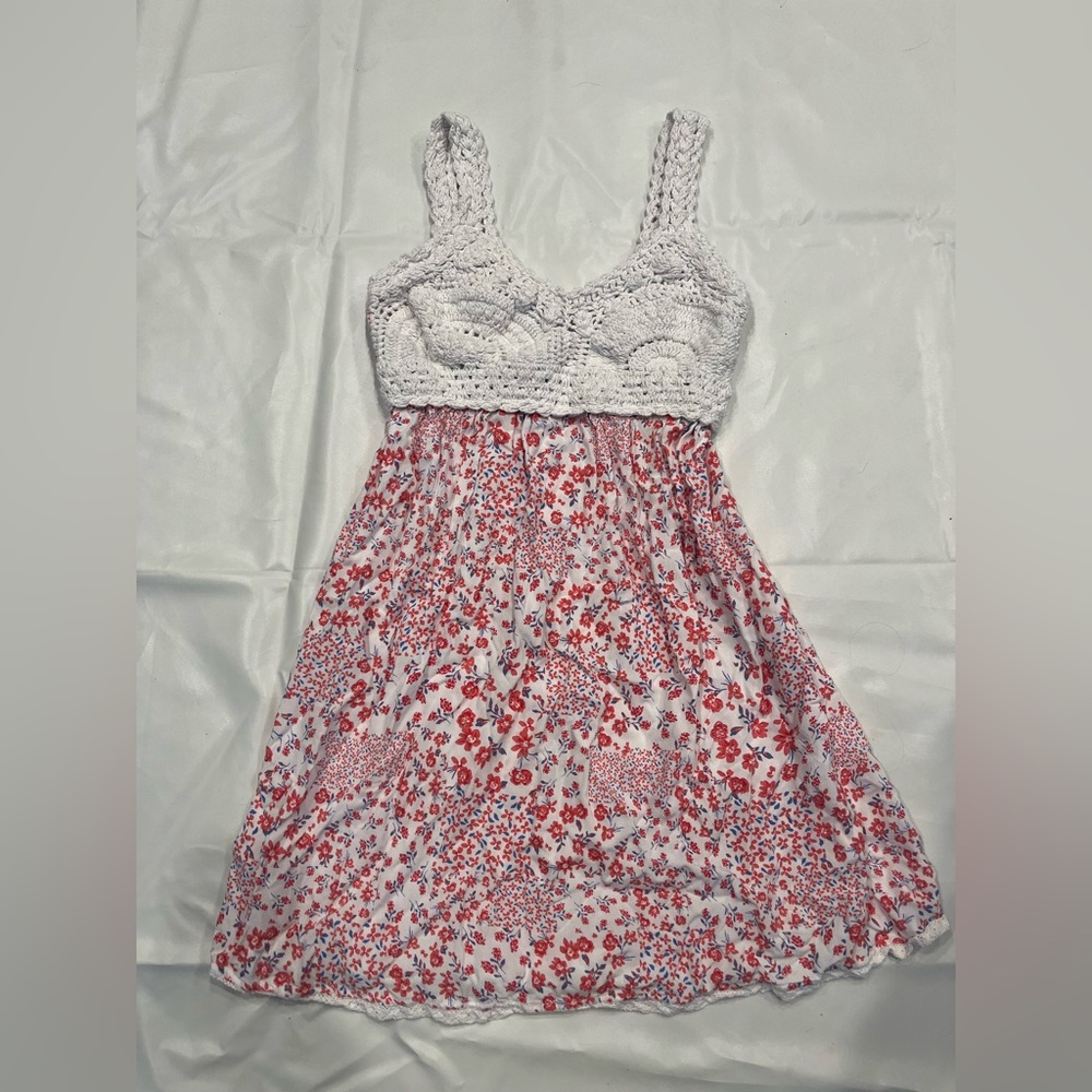 Jessica Simpson red design dress